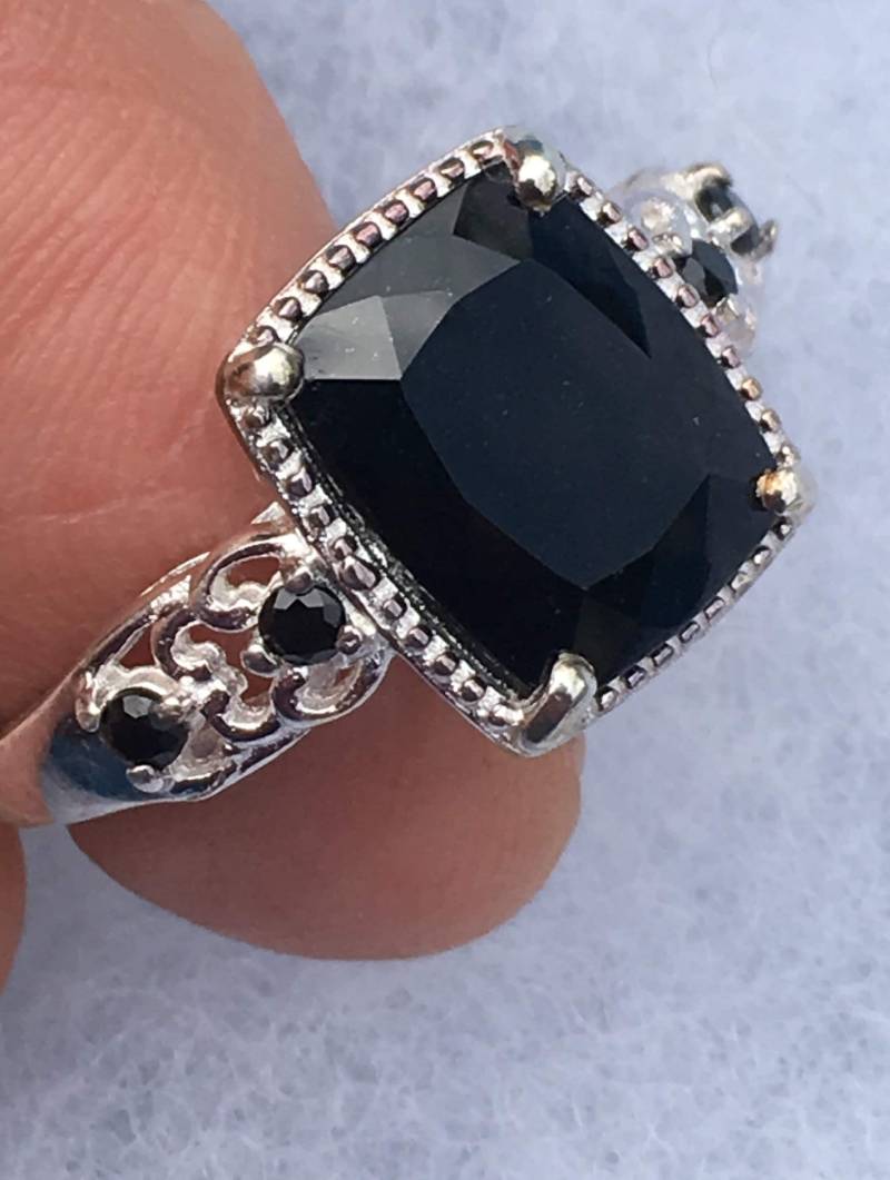 Sz 9 Schwarzer Turmalin + Thai Spinell Traumhaft Groß 0, 5 X 0, 75 in Kissenschnitt Set Sterling Silber Unisex Sz 9 Schwarzer Turmalin + Thai Spinell Traumhaft Groß 0, 5 X 0, 75 in Kissenschnitt Set Sterling Silber Unisex von BoutiqueKRMamber