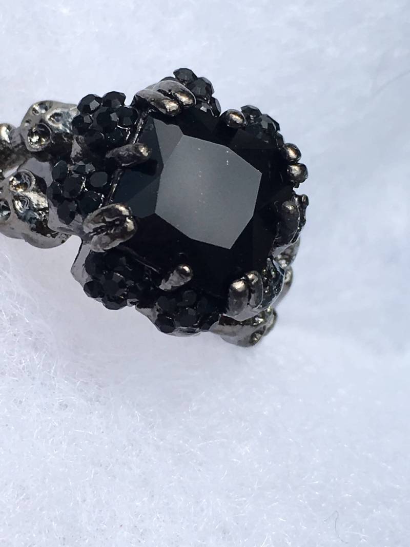 Sz8 4.5Ct Schwarz Saphir Traumhaft Mit Totenköpfen Kissen Geschnitten Set in 10K Gold Fill Über Rhodium Band von BoutiqueKRMamber
