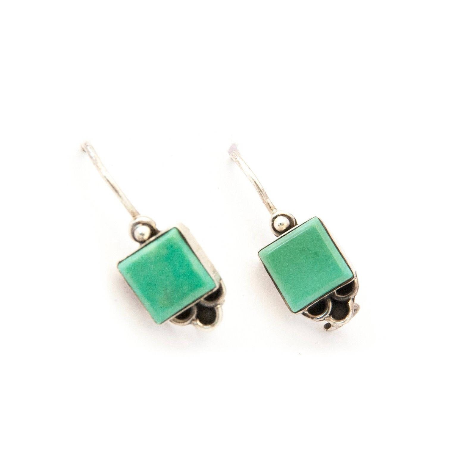 Türkis Ohrringe Petite 1/4 "Grünliche Stein Farbe Floral Sterling Silber Design Locking Haken Schöne Qualität" von BoutiqueKRMamber