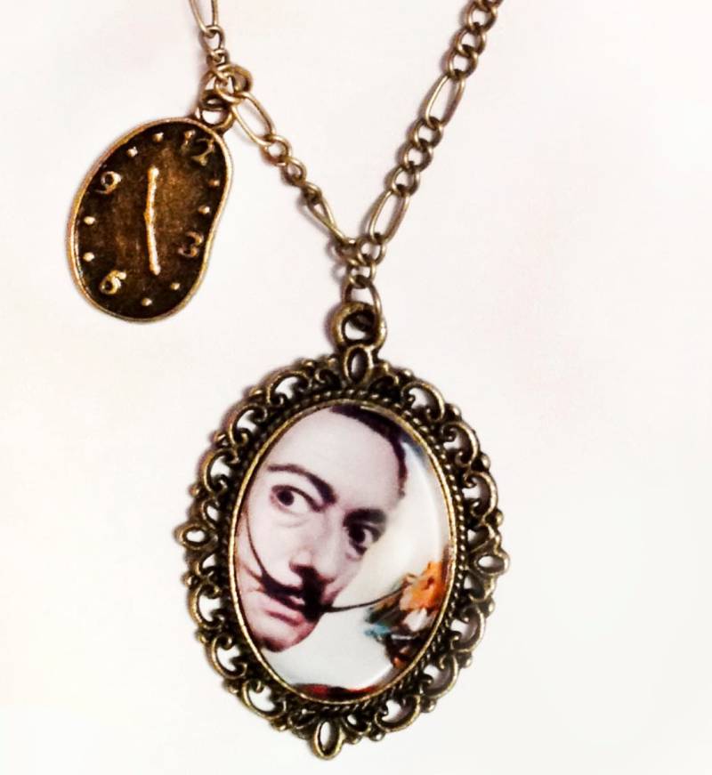 Salvador Dali Melting Uhr Porträt Halskette Antike Bronze Charme Die Beständigkeit Der Erinnerung von BoutiqueLeChatNoir
