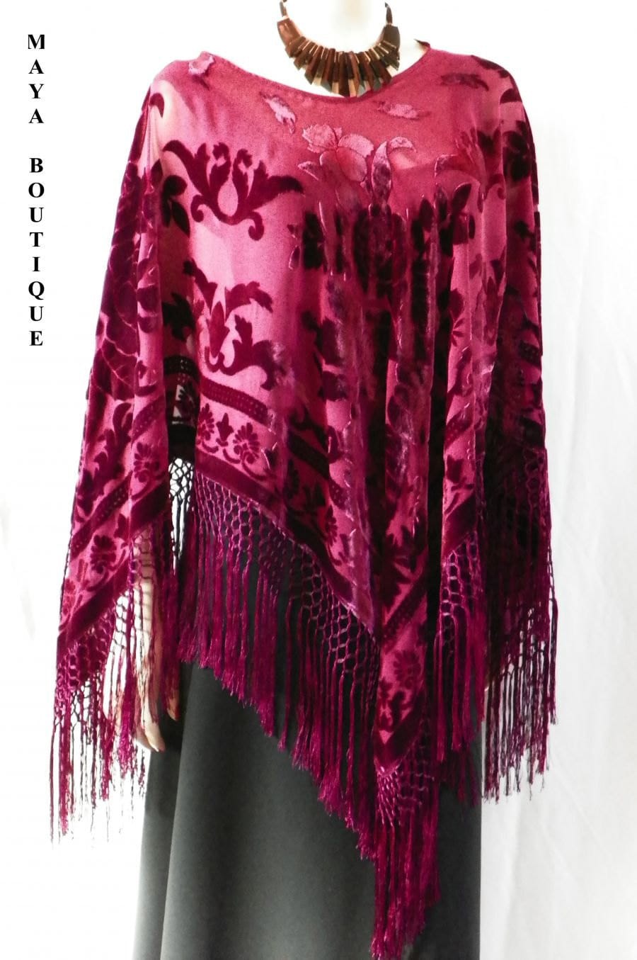 Maya Matazaro Burnout Samt Poncho Vorgestellt Auf Today Show & Getragen Von Bobbie Thomas von BoutiqueMaya