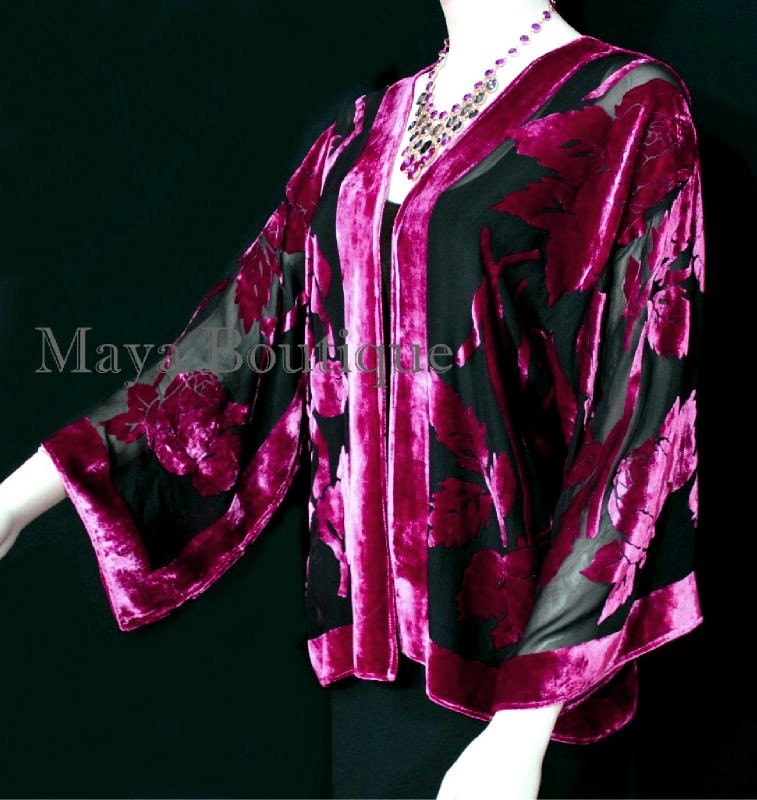 Seide Burnout Samt Jacke Kurz Kimono Himbeere Schwarz No Fringe Maya Matazaro von BoutiqueMaya