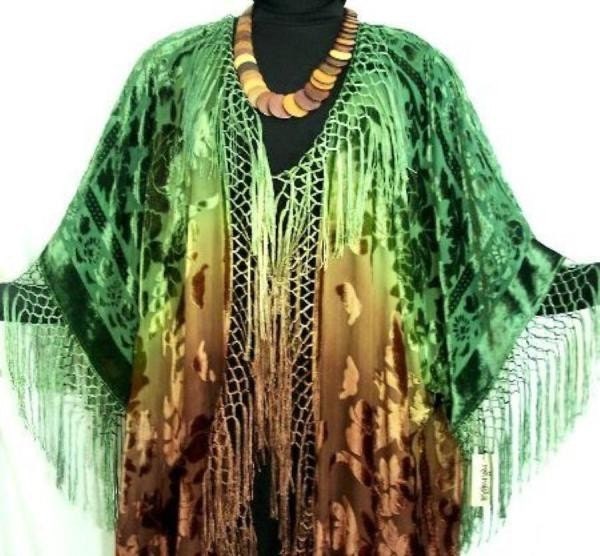 Tragbare Kunst Kimono Kaftan Fransenjacke Seide Burnout Samt Handgefärbt Grün Und Braun Tragbare Kunst Kimono Kaftan Fransenjacke Seide Burnout Samt Handgefärbt Grün Und Braun von BoutiqueMaya