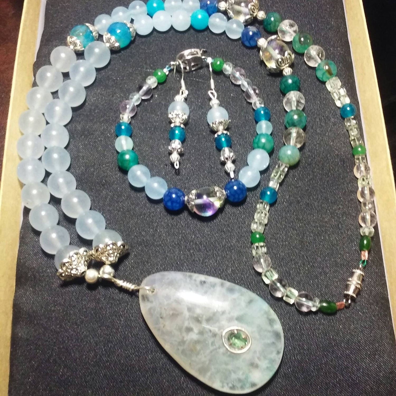 März Geburtsstein - Ein Apatit Für Aquamarin 3-Teiliges Schmuckset | Halskettenarmband Und Ohrringe März Geburtsstein - Ein Apatit Für Aquamarin 3-Teiliges Schmuckset | Halskettenarmband Und Ohrringe von BoutiqueMetaphysique