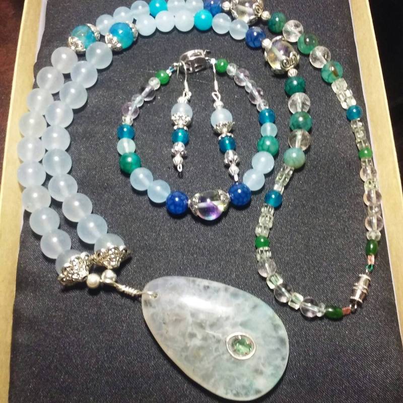 März Geburtsstein - Ein Apatit Für Aquamarin 3-Teiliges Schmuckset | Halskettenarmband Und Ohrringe von BoutiqueMetaphysique