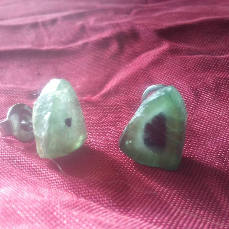 Verdelit/Grüne Turmalinscheiben Aus Pakistan Mit Tiefblauer Mitte An Versilberten Ohrsteckern von BoutiqueMetaphysique