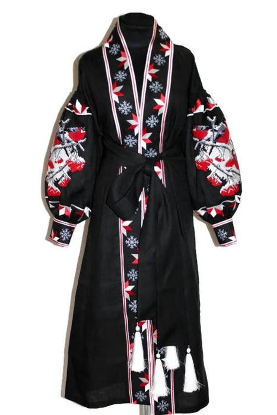 Dompfaffen-Wickelkleid Aus Leinen Kaftan Bestickt Robe Von Boutiqueua von BoutiqueUA