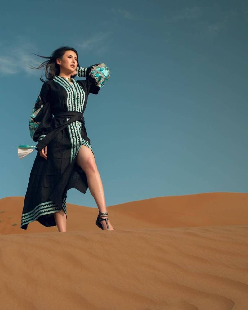 Schwarzes Kaftan Boho Wickelkleid Cover Up Mit Feen Vogel Stickerei Vyshyvanka Custom Leinen Kleider Ukrainisch Abaya Robe von BoutiqueUA