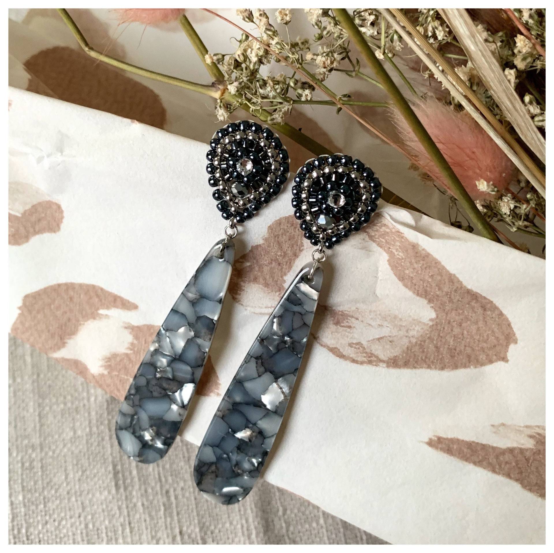 Handgefertigte Hämatit Und Silber Perlen Ohrringe Mit Acryl | Perlenohrringe Perlenschmuck Miyuki Boutique Van Leeuwen Handgefertigte Hämatit Und Silber Perlen Ohrringe Mit Acryl | Perlenohrringe Perlenschmuck Miyuki Boutique Van Leeuwen von BoutiqueVanLeeuwen