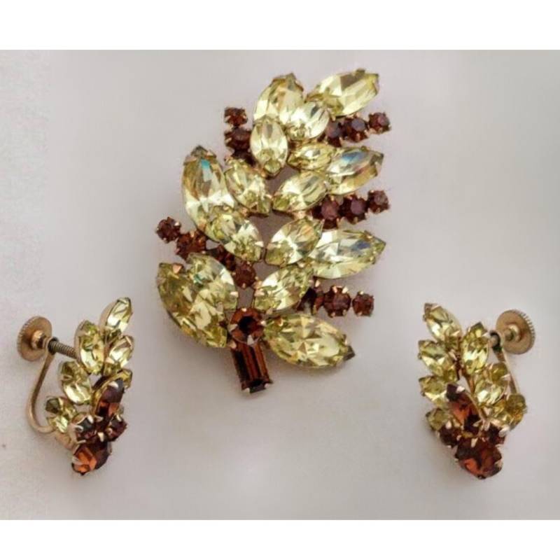 Schön Vintage Sherman Strass Brosche & Ohrring Set -Neuwertig Schön Vintage Sherman Strass Brosche & Ohrring Set -Neuwertig von BoutiqueVintageBox