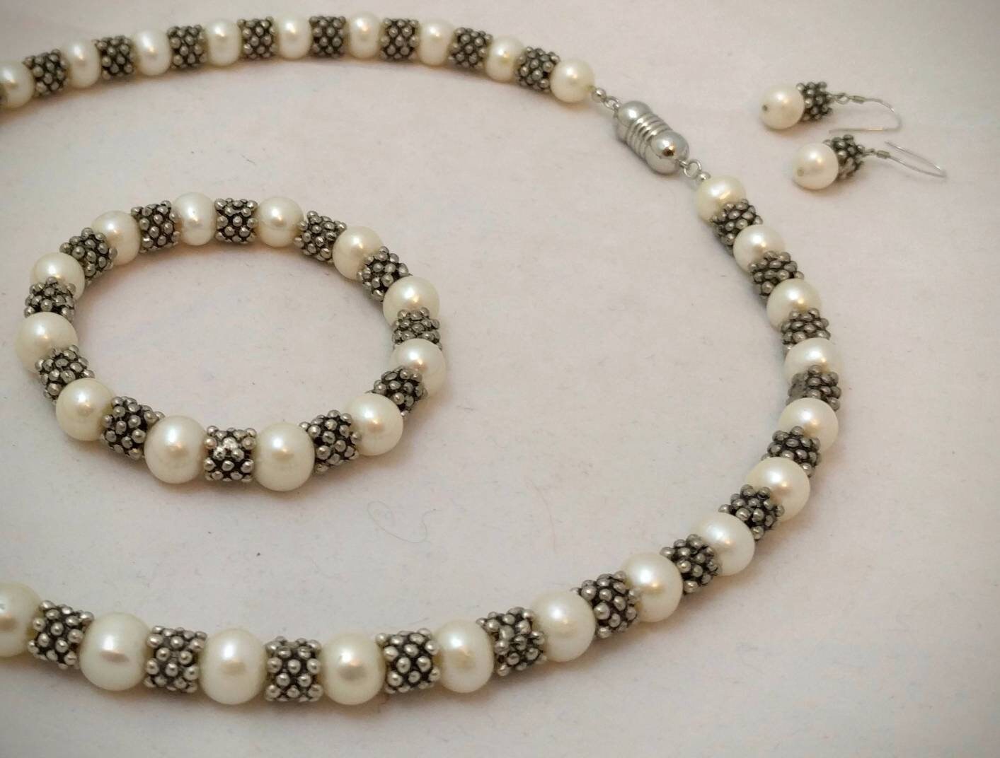 Süßwasserperlen Set - Kette, Armband Und Ohrringe Süßwasserperlen Set - Kette, Armband Und Ohrringe von BoutiqueVintageBox