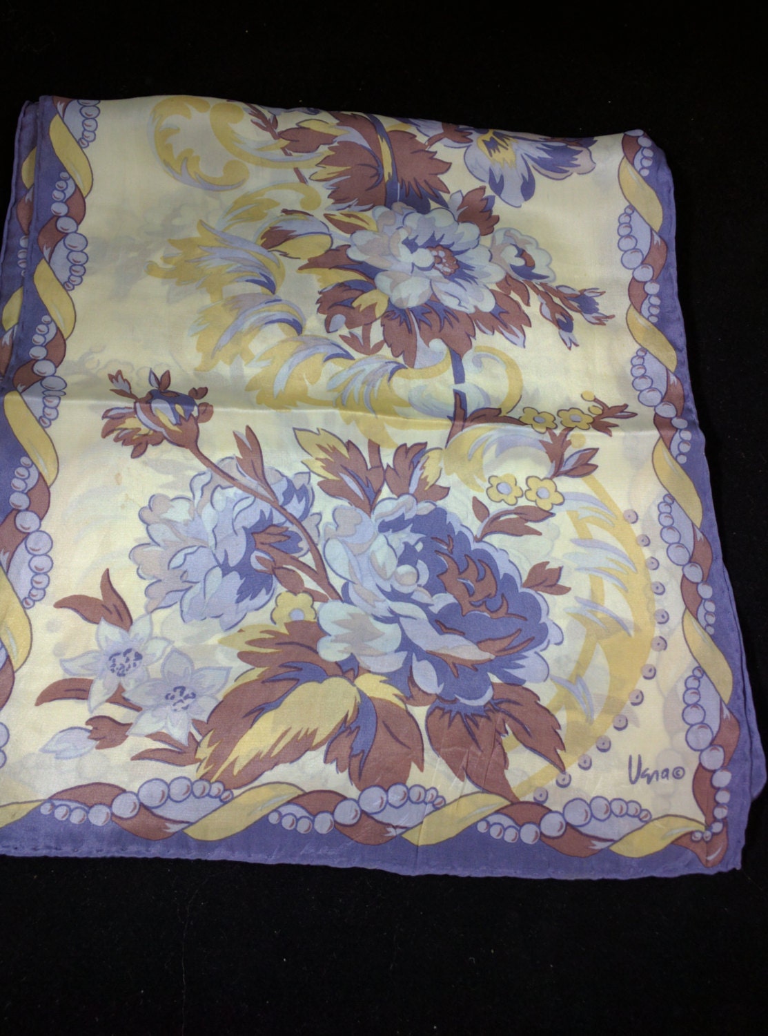 Vera Neumann Flieder Signierter Seidenschal - Wunderschöne Handrollierte Seide Vera Neumann Flieder Signierter Seidenschal - Wunderschöne Handrollierte Seide von BoutiqueVintageBox