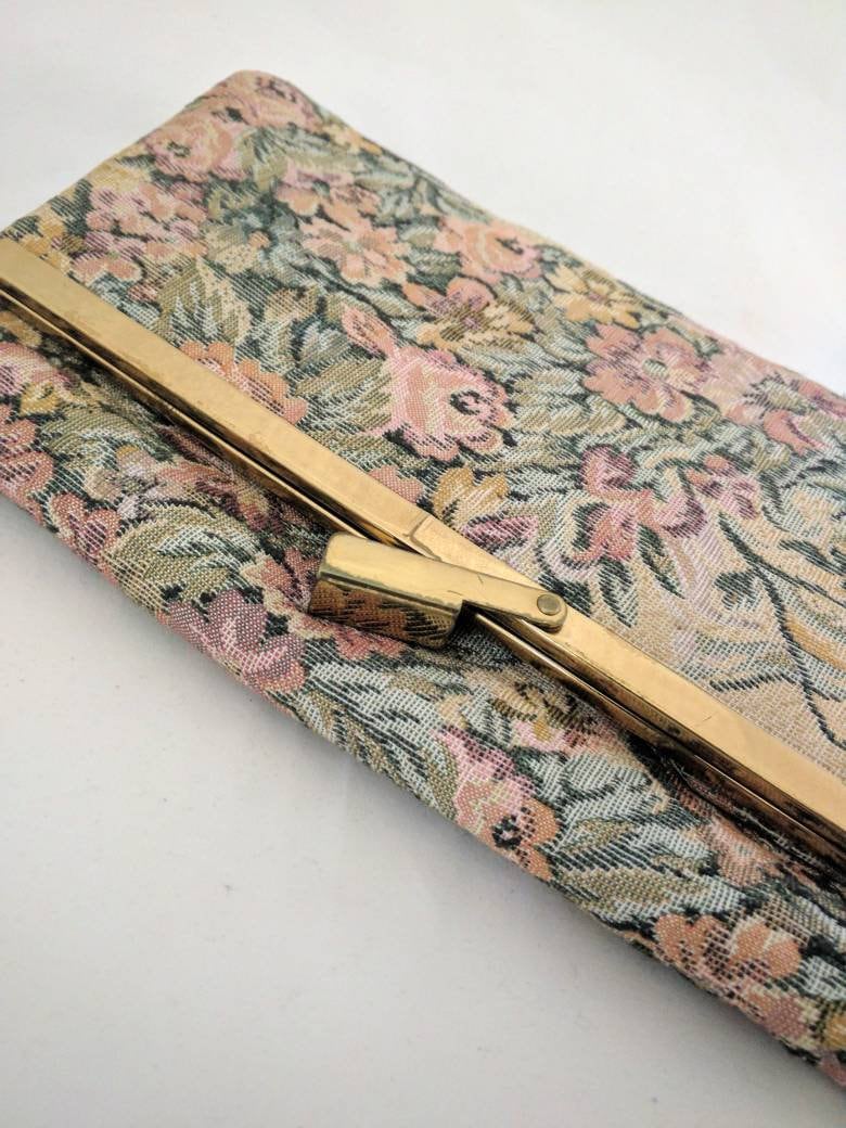 Vintage Geldbörse - Brokat Floral Gobelin Delight Vintage Geldbörse - Brokat Floral Gobelin Delight von BoutiqueVintageBox