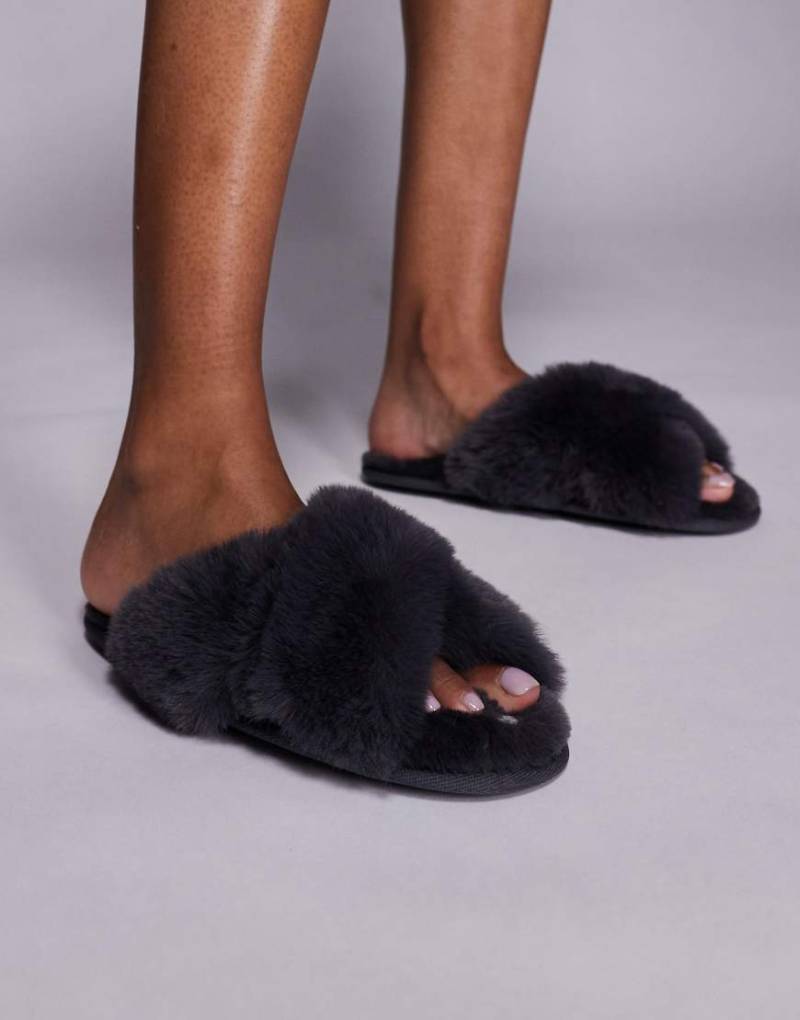 Boux Avenue - Flauschige Hausschuhe in Anthrazit mit Herzstickerei und überkreuzten Riemen-Grau Boux Avenue - Flauschige Hausschuhe in Anthrazit mit Herzstickerei und überkreuzten Riemen-Grau von Boux Avenue