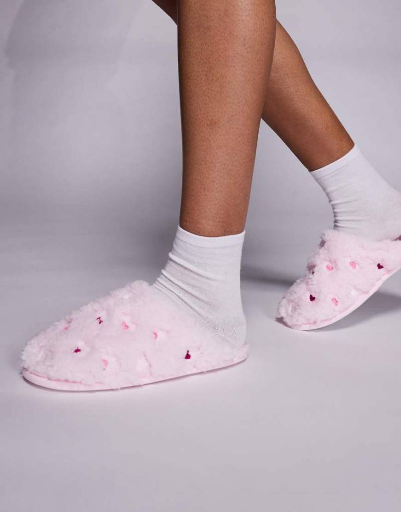 Boux Avenue - Flauschige Pantoffeln in Rosa mit Herzstickerei Boux Avenue - Flauschige Pantoffeln in Rosa mit Herzstickerei von Boux Avenue