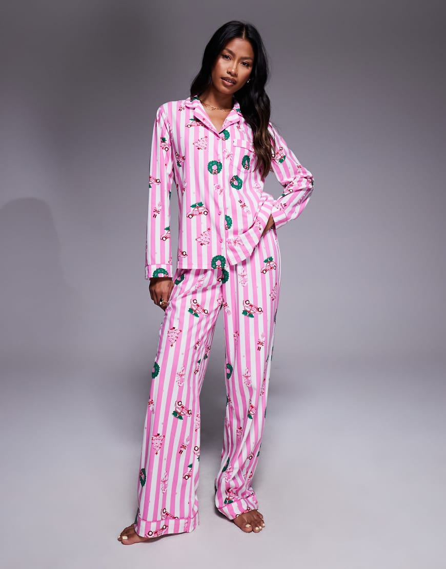 Boux Avenue - Fleece-Pyjama aus langärmligem Hemd und Hose, mit Weihnachtsmuster in rosa gestreift, in einer Tasche-Bunt von Boux Avenue