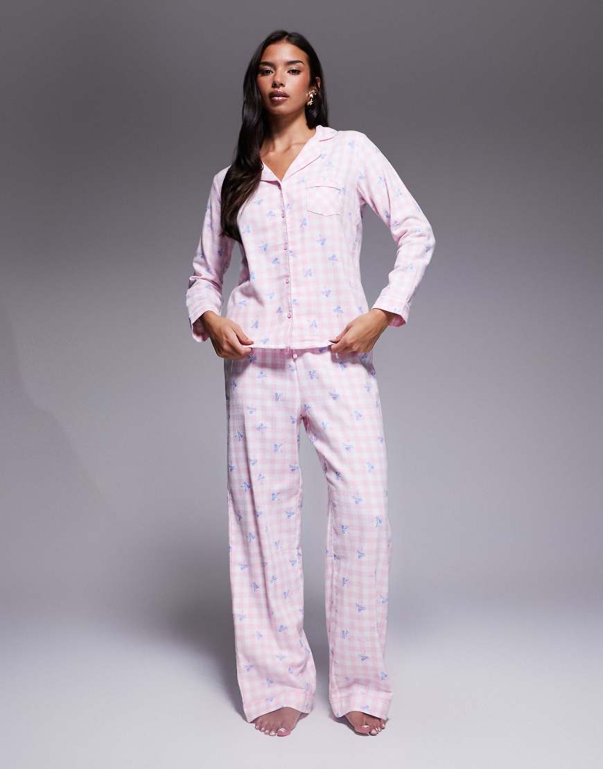 Boux Avenue - Fleece-Pyjama aus langärmligem Hemd und Hose mit Vichy-Karos und Schleifenmuster, in einer Tasche-Bunt von Boux Avenue