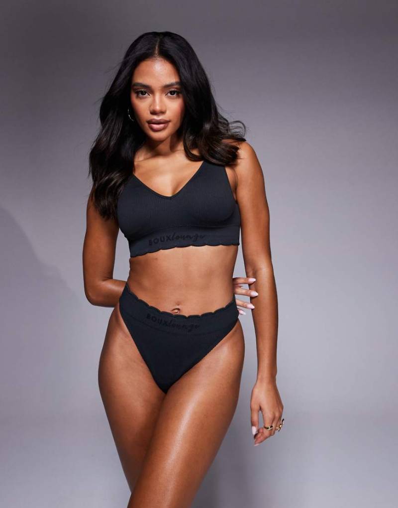 Boux Avenue - Gerippter Tanga in Schwarz mit Bogenkante von Boux Avenue