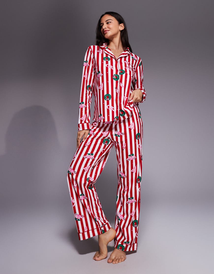Boux Avenue - Gestreifter Fleece-Pyjama aus langärmligem Hemd und Hose mit Weihnachtsmuster, in einer Tasche-Bunt von Boux Avenue