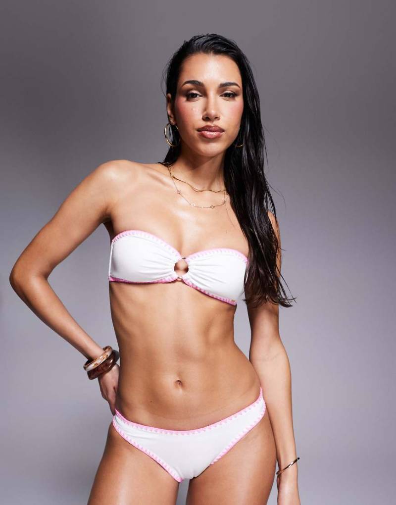 Boux Avenue - Rhodes - Trägerloses Bikinioberteil in Weiß mit Überwendlingsstichnaht in Rosa von Boux Avenue