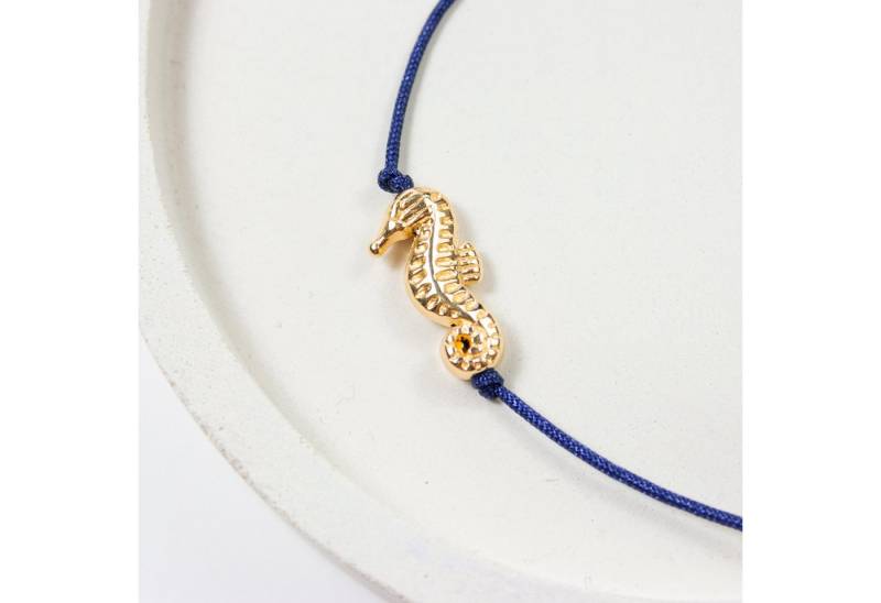 Bow & Hummingbird Armband Set Armband auf Karte - Seepferdchen - Untertauchen, 24 Karat vergoldeter Anhänger von Bow & Hummingbird