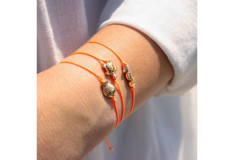 Bow & Hummingbird Armband Set Armband auf Karte - Seepferdchen - Untertauchen, 24 Karat vergoldeter Anhänger von Bow & Hummingbird