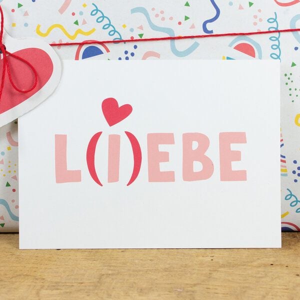 Bow & Hummingbird Postkarte "L(i)ebe" aus Recyclingpapier von Bow & Hummingbird