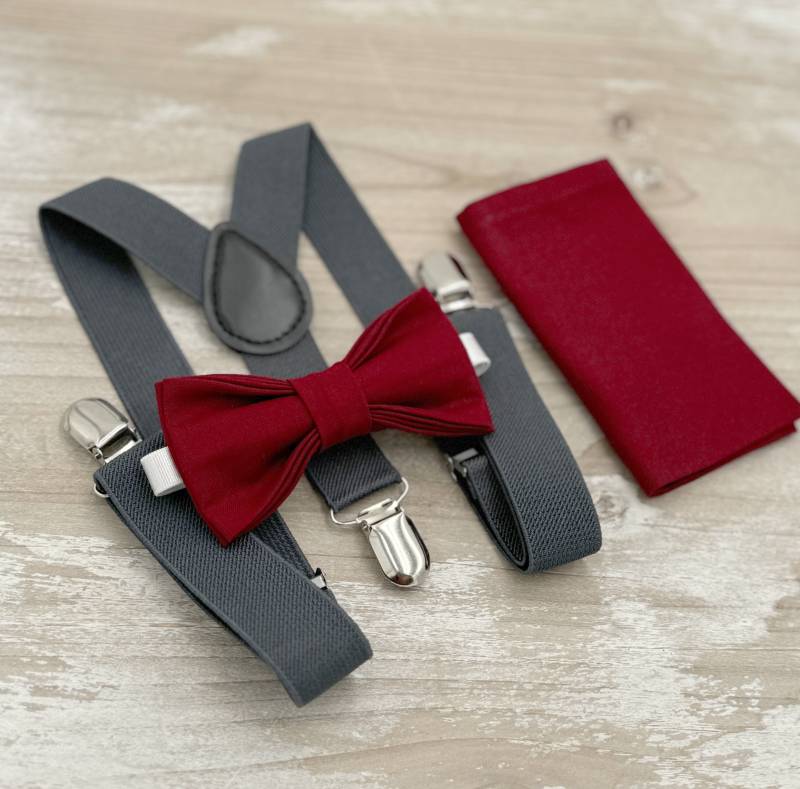 Burgunderrote Fliege Und Dunkelgraue Hosenträger - Ringträger Trauzeuge Outfit, Rustikale Hochzeit, Einstecktuch, Alle Größen Baby Bis Erwachsene von BowTieLoveINC
