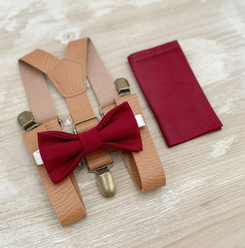 Burgunder Fliege & Leder Hosenträger - Ringträger Und Groomsman Outfit, Rustikale Hochzeit, Einstecktuch, Alle Größen Baby Bis Erwachsene von BowTieLoveINC