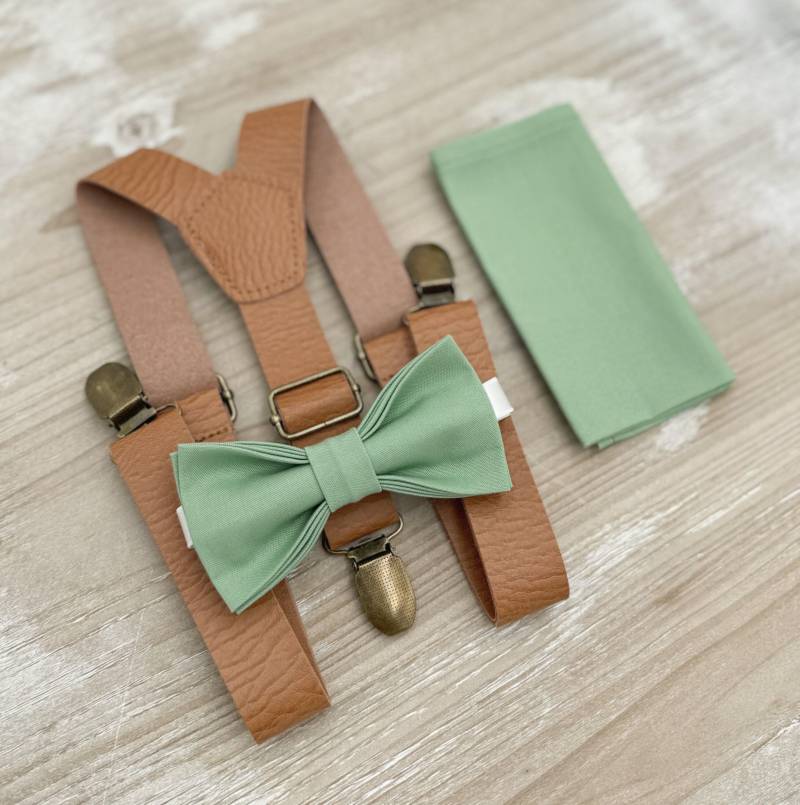 Matcha Fliege & Graue Hosenträger - Ringträger Groomsman Outfit, Rustikale Hochzeit, Sage Grünes Einstecktuch, Alle Größen Baby Bis Erwachsene von BowTieLoveINC