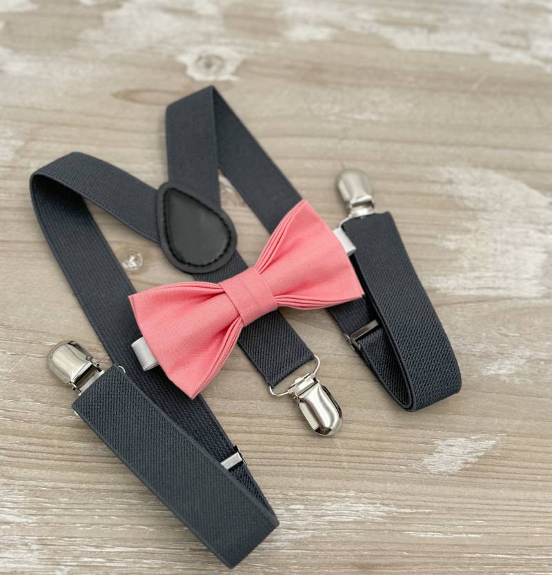 Parfait Fliege & Hosenträger | Charcoal Dunkelgrau Koralle Ring Träger Outfit Boho Hochzeit Trauzeuge Geschenk von BowTieLoveINC