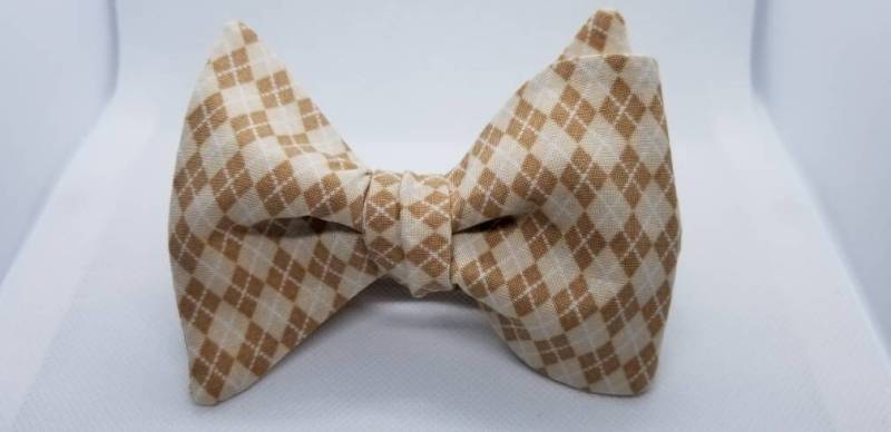 Khaki Designer Plaid Freestyle Bowtiebyedj Khaki Designer Plaid Freestyle Bowtiebyedj von BowTiesByEDJ
