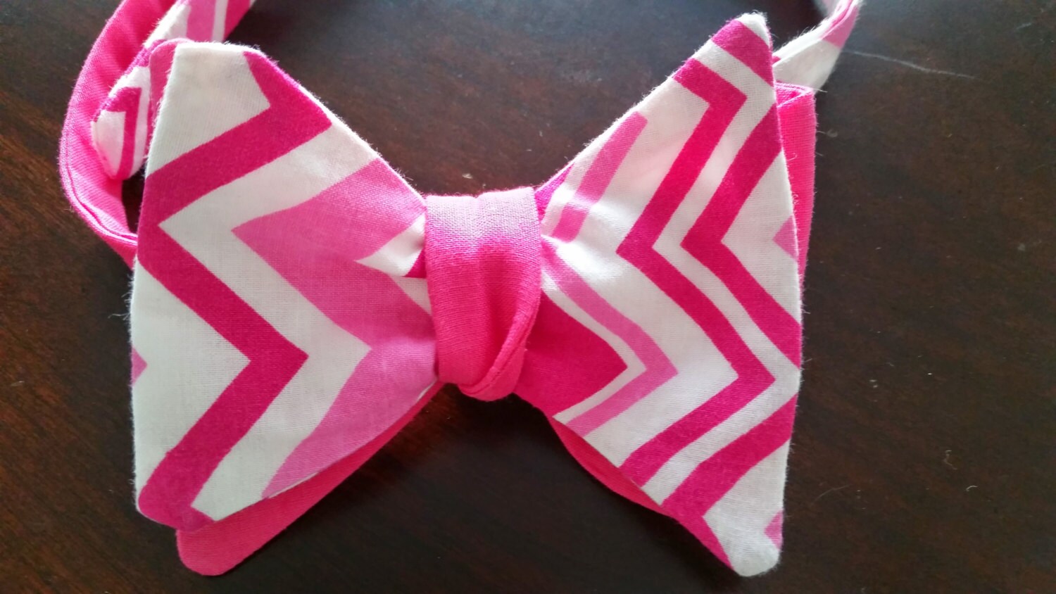 Mr. Chevron P.-Multi Pink Designer 2-In-1 Freestyle Bowtiebyedj Mr. Chevron P.-Multi Pink Designer 2-In-1 Freestyle Bowtiebyedj von BowTiesByEDJ