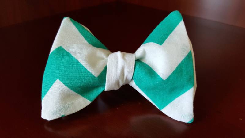 Türkis Und Weiß Chevron Entwerfer 2 - in 1 Freestyle Bowtiebyedj Türkis Und Weiß Chevron Entwerfer 2 - in 1 Freestyle Bowtiebyedj von BowTiesByEDJ