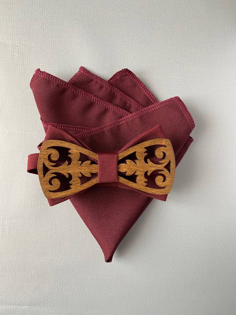 Burgunder Fliege Und Taschenquadrat Set Holz Fliege Bräutigam von BowtiebySofiaKitsul
