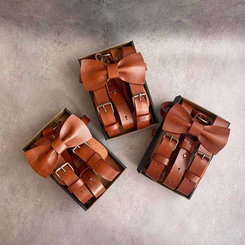 Rost Leder Hosenträger Und Fliege Set - Groomsmen Outfit von BowtiebySofiaKitsul