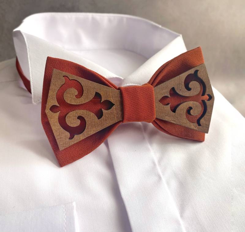 Set Aus Holz Terrakotta Fliege Und Einstecktuch Bräutigam von BowtiebySofiaKitsul