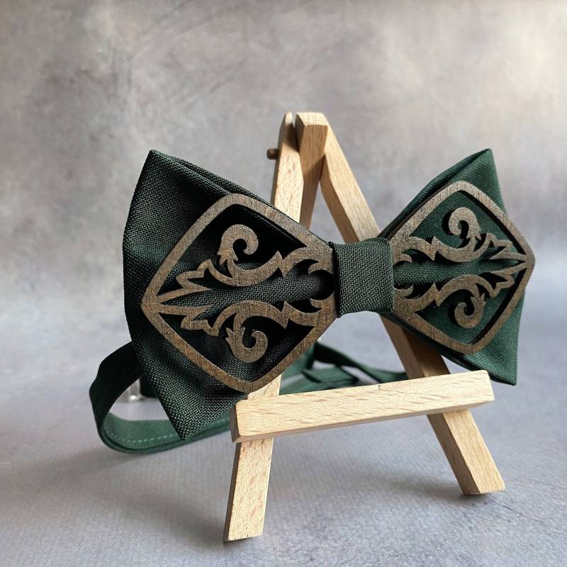 Smaragd Grün Fliege Holz Set Trauzeugen Und Hosenträger von BowtiebySofiaKitsul