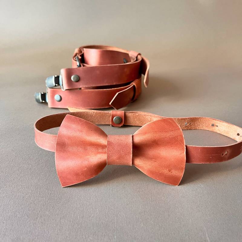 Terracotta Hosenträger Und Fliege Trauzeugen Set Leder Suspedners von BowtiebySofiaKitsul