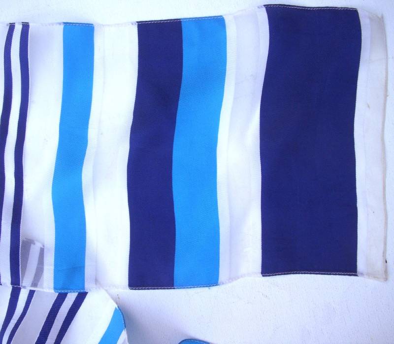 Eleganter Vintage Schal Mit Marineblauen, Weißen, Himmelblauen Und Transparenten Streifen, Etwa Aus Den 50Er Jahren. Geschenk Zum Muttertag von BoxV