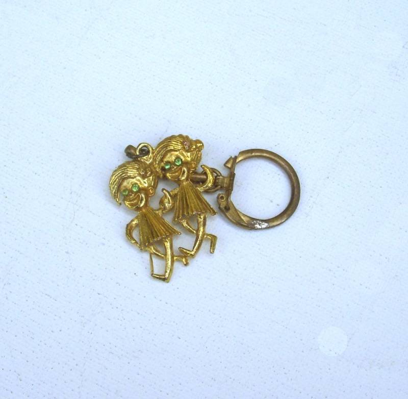 Vintage Schlüsselring "Zwillinge' Aus Messing Mit Funkelnden Augen, Etwa 1960Er-70Er Jahre. Einzigartiges Muttertagsgeschenk von BoxV