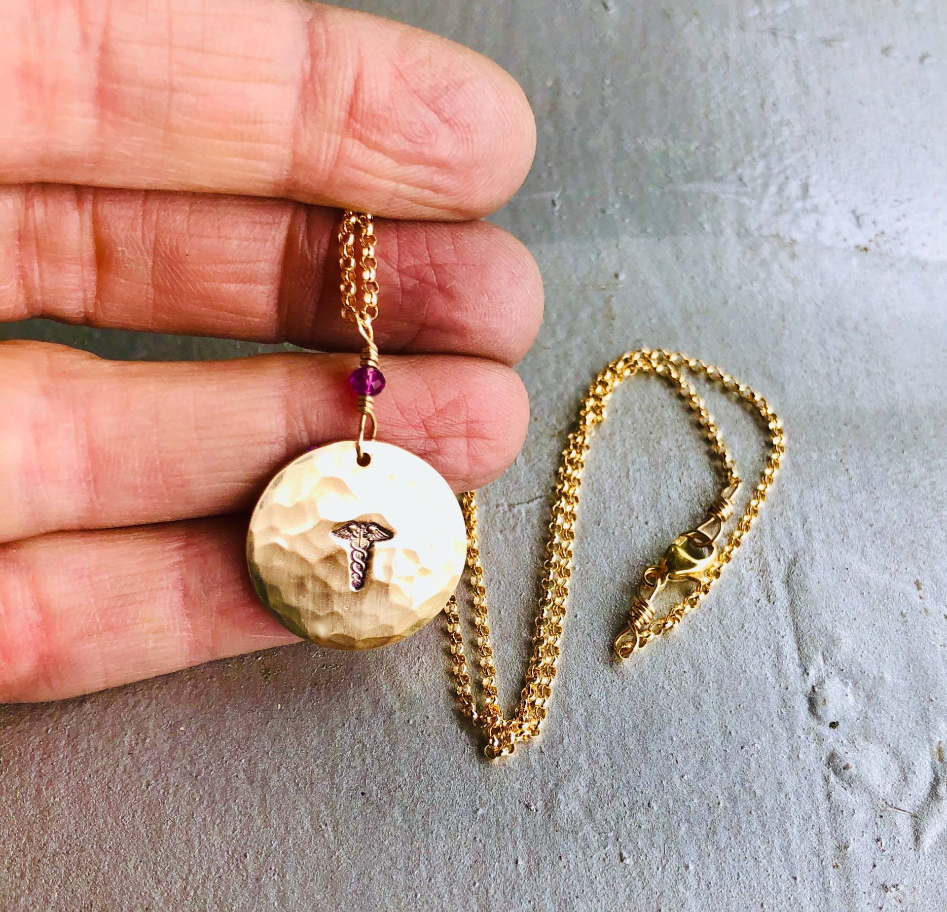 Gehämmertes Sterling Silber Oder Gold Filled Halskette Personalisierter Id Anhänger Mit Geburtsstein Gehämmertes Sterling Silber Oder Gold Filled Halskette Personalisierter Id Anhänger Mit Geburtsstein von BoxofPearlsbyAmanda