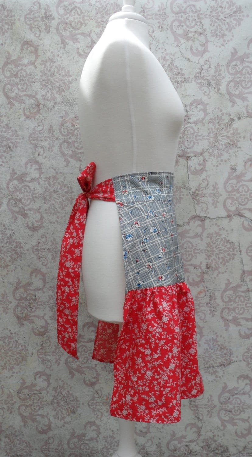 Die Hälfte Schürze in Den 1940Er Jahren Reproduktion Baumwolle/Rot, Blau, Weiß Retro-stil, Blumen von BoyHowdyClothing