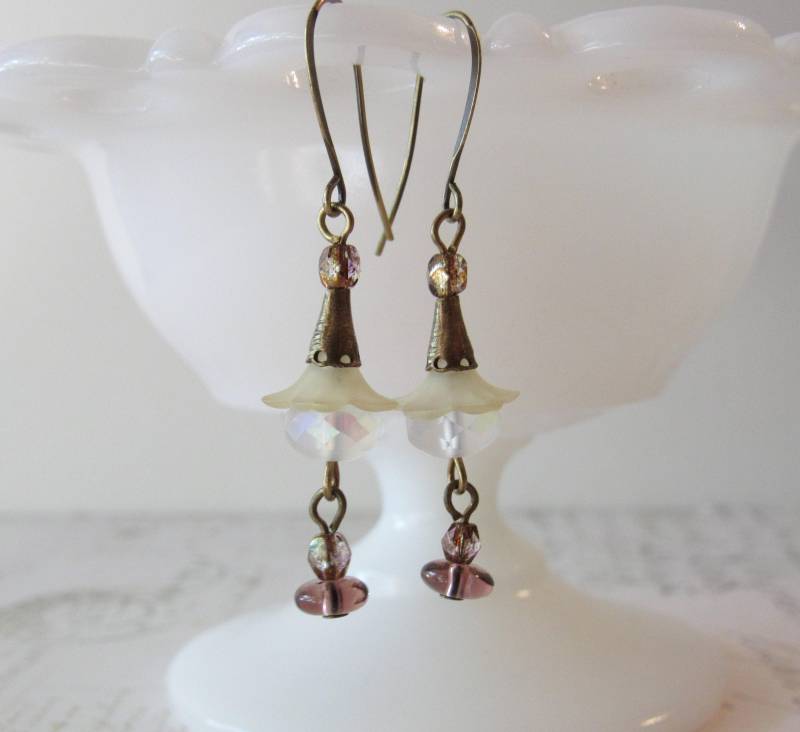 Feen Blume Baumelt/Art Deco Ohrringe, Pastell Feen Blume Baumelt/Art Deco Ohrringe, Pastell von BoyHowdyClothing