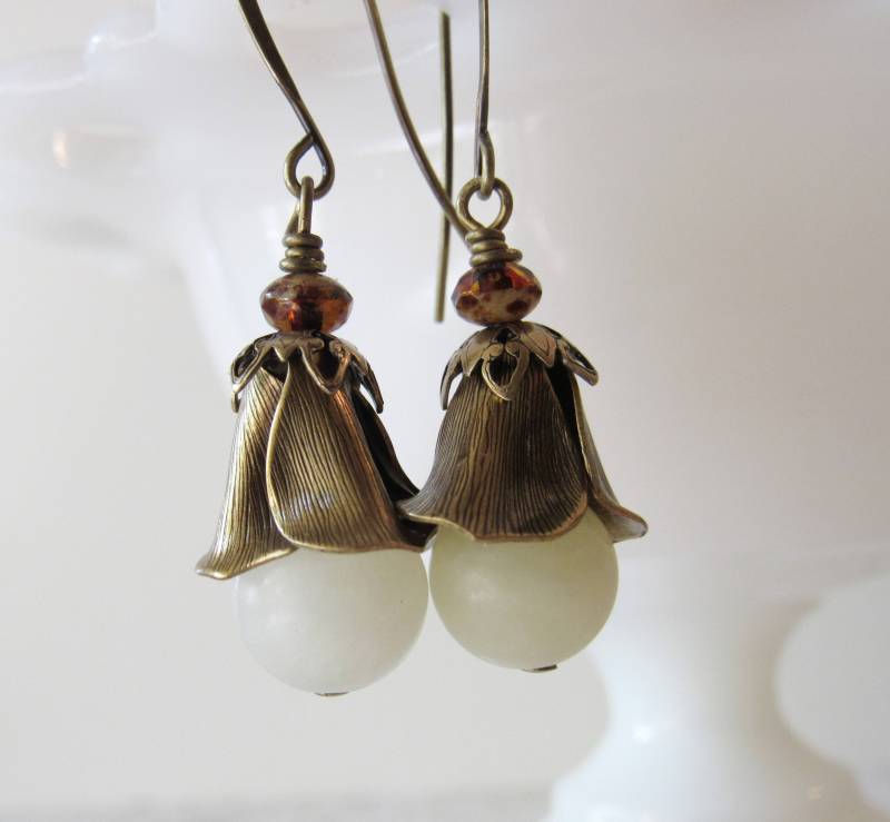 Gelbe Jade Tulpe Baumelt/Edelstein & Ohrringe Aus Messing Gelbe Jade Tulpe Baumelt/Edelstein & Ohrringe Aus Messing von BoyHowdyClothing