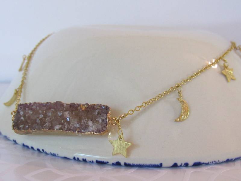 Lila Druzy Halsband Mit Sonne & Mond Anhänger/Raw Kristall Halskette, Celestial von BoyHowdyClothing