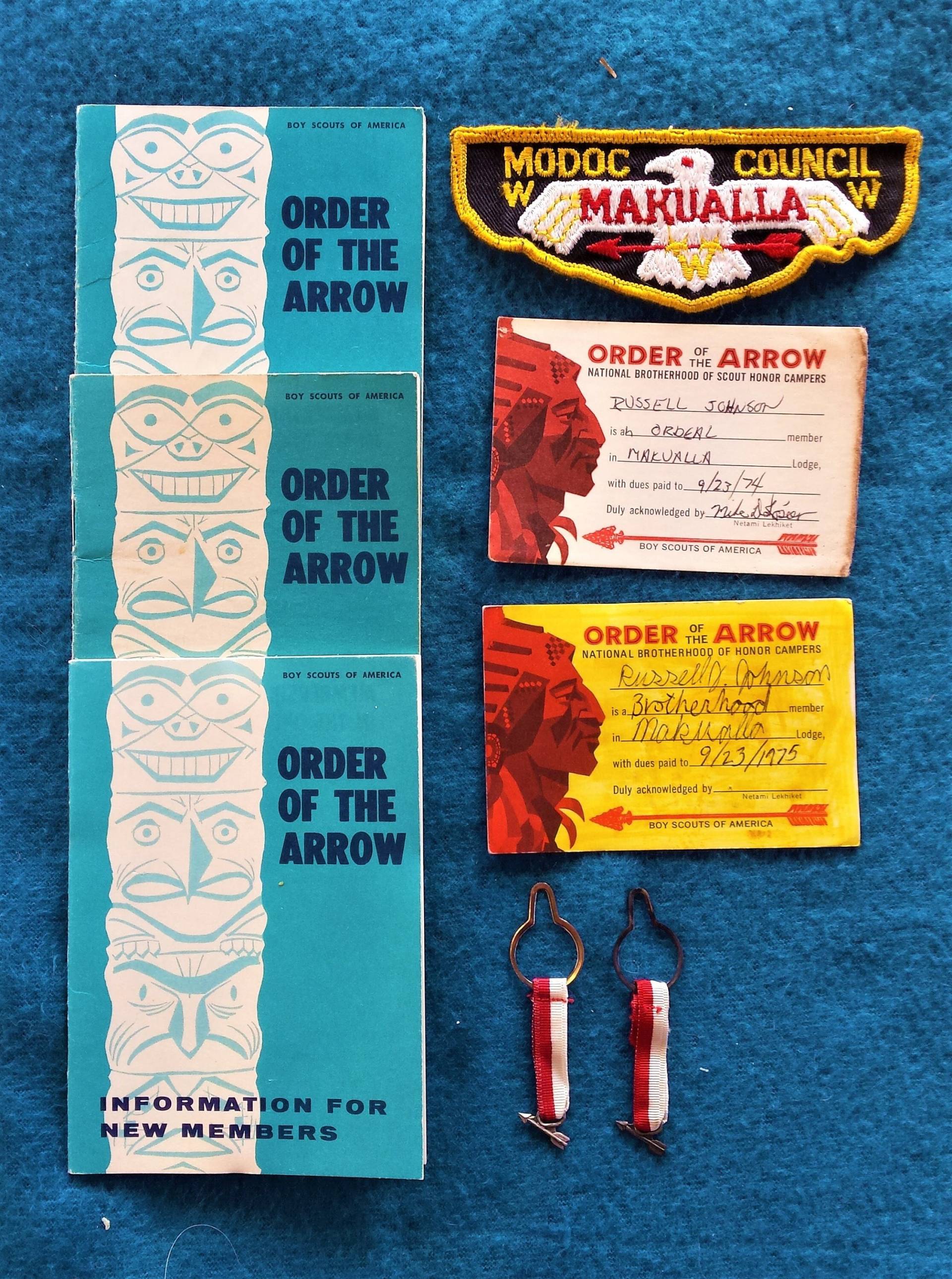 Sehr Seltene Modoc Area Council - Makualla Lodge 437 Www Order Of The Arrow Klappe Patch, Taschen-Baumeln, Mitgliedskarte Und Heft von BoyScoutTreasures