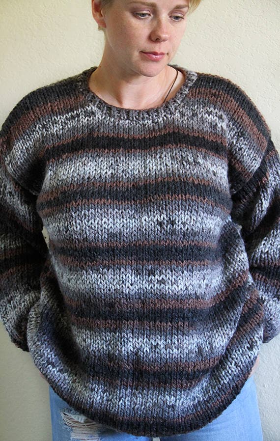 Übergroßer Grau-Brauner Weicher Strickpullover Für Frauen - Kuschliger, Handgestrickter Pullover, Warme Winterkleidung, Ideales Geschenk Sie von BozhinskiHandMade