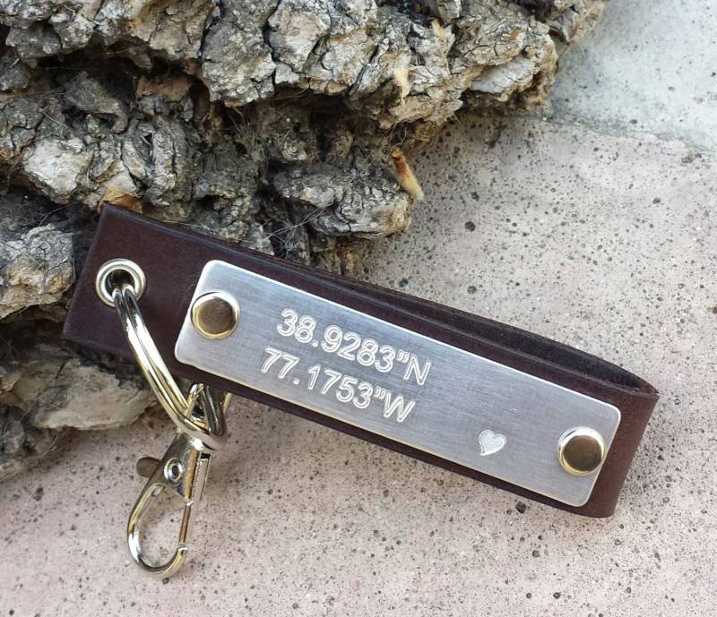 Kostenloser Versand-Koordinaten Schlüsselanhänger, Gps Leder Personalisierter Gravur Benutzerdefinierter Bräutigam Geschenk, Zubehör Kostenloser Versand-Koordinaten Schlüsselanhänger, Gps Leder Personalisierter Gravur Benutzerdefinierter Bräutigam Geschenk, Zubehör von BraceDesigns