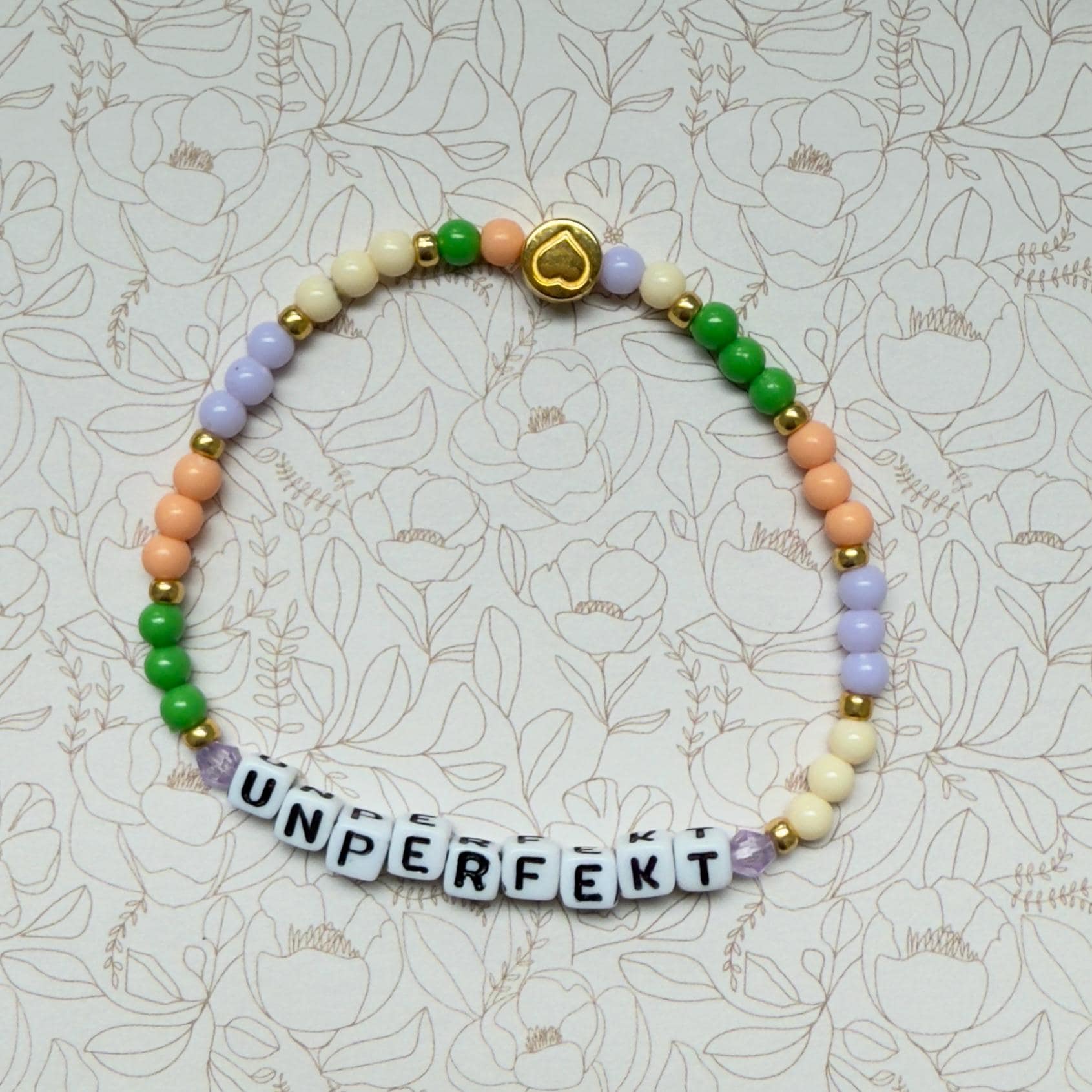 Zartes Armband „Unperfekt" Herz & Pastell von BraceletCoffeeClub